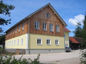 Schulhaus_Strassenseite